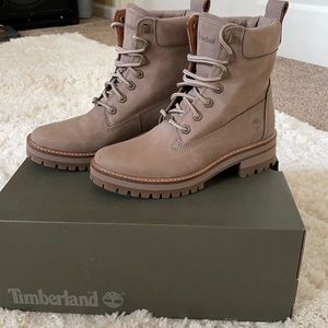 Host Pick!🎉 Timberland Courmayeur Valley Boots!